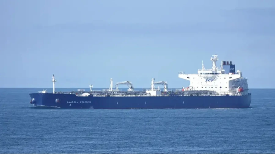 Russian shadow fleet tanker slips through Strait of Hormuz