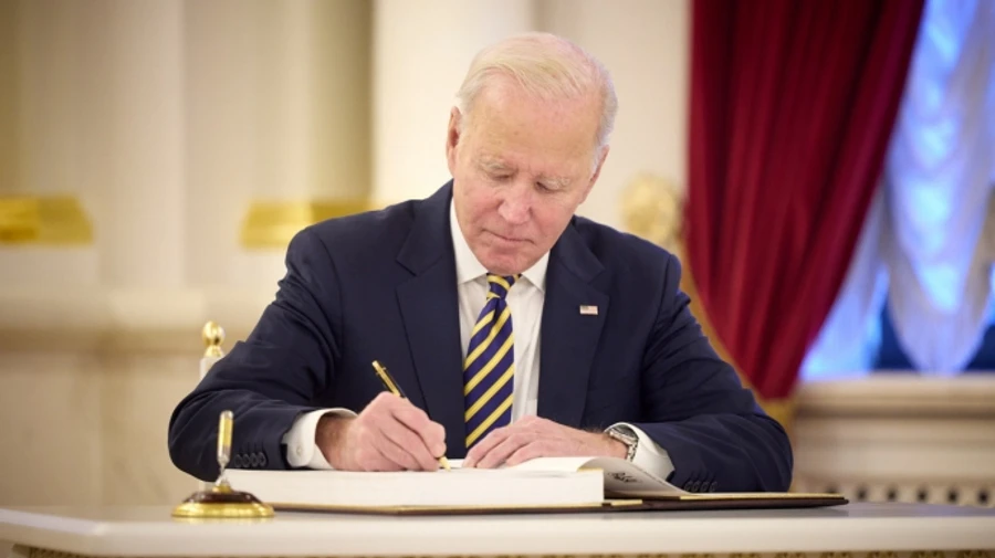 Biden willing to meet with House speaker to discuss Ukraine aid bill