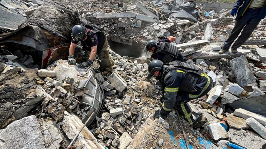 Russian strike on Kupiansk on 2 May: death toll rises as man's body retrieved from under rubble