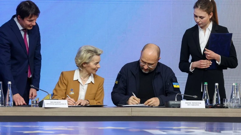 Комісія по-київськи: про що домовився та що почув уряд України під час візиту 16 єврокомісарів