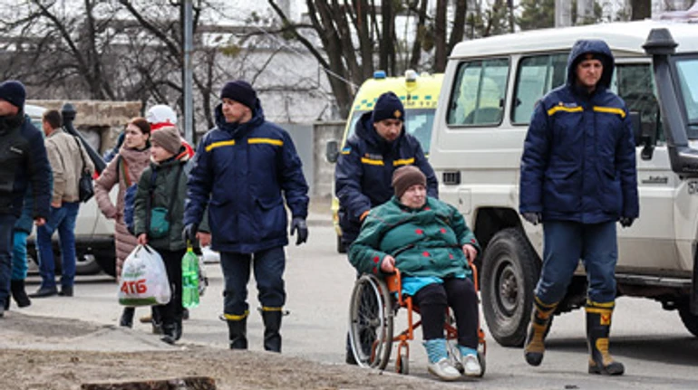 Евакуйовані з пекла. Про що говорять люди, які вирвались з Бучі і Гостомеля