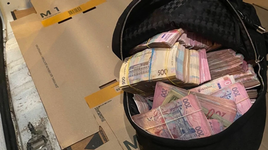 Співпраця на 4 мільйони: ДБР затримало на відкаті столичного комунальника