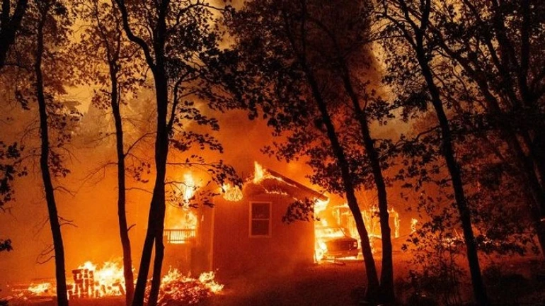 Огненные шары из Газы вызвали пожары в Израиле, ЦАХАЛ нанес удар в ответ