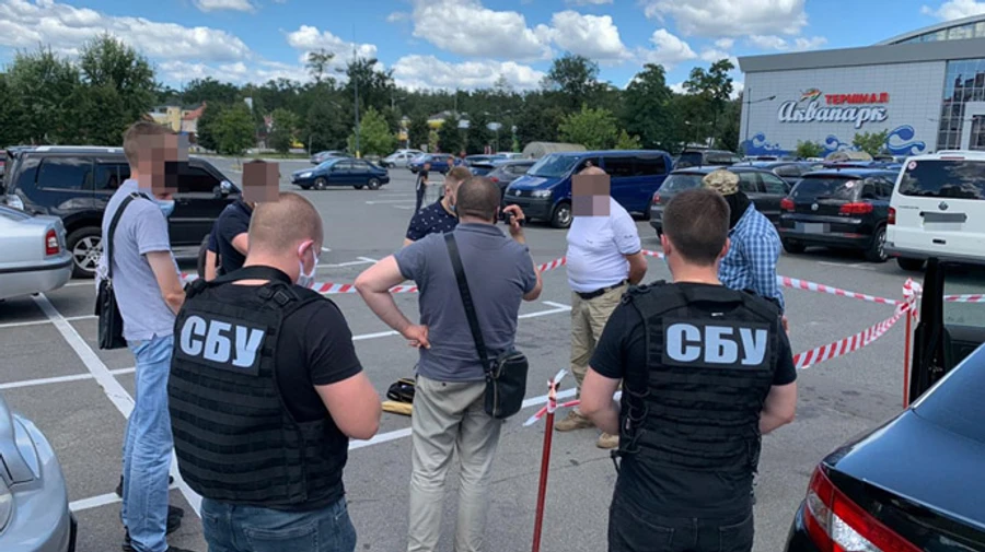 Офицер СБУ передавал секретную информацию в конфетах Roshen