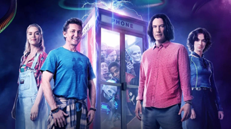 Джонни Депп, Киану Ривз и кролик Петрик снова в кинотеатрах: фильмы августа