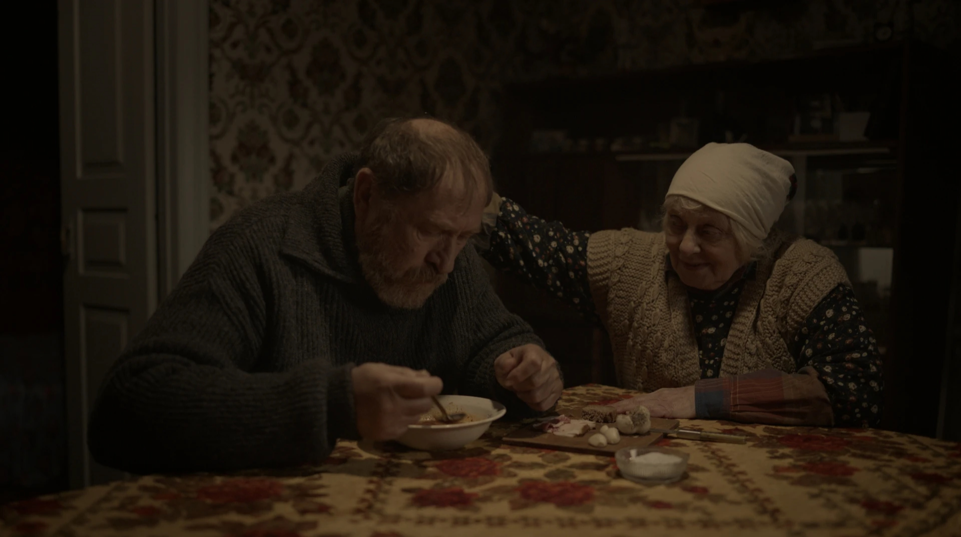 "Театр і кіно – це ідеологічний фронт нашої держави". Актор Віктор Жданов про свою роль у фільмі "Сірі бджоли" thumbnail