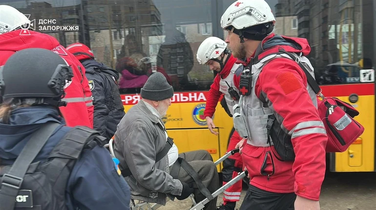 Окупанти вранці вдарили по Запоріжжю: пошкодили будинок