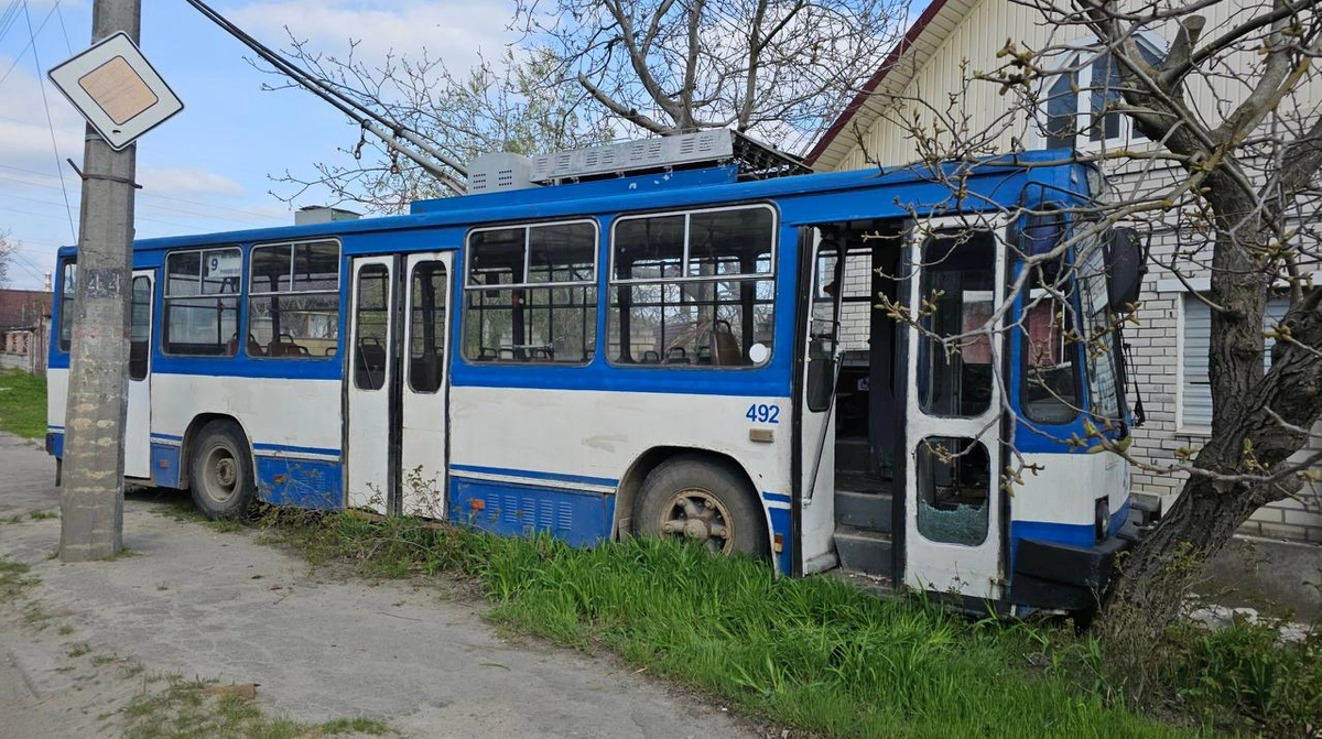 Росіяни атакували маршрутку і тролейбус у Херсоні, водій тролейбуса помер