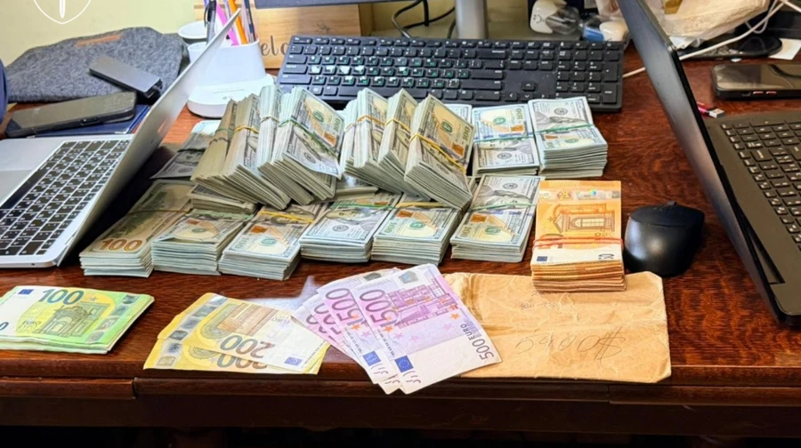 Элитные авто, швейцарские часы, 22 млн наличных: ОГП показал, что изъяли у топ-чинов полиции