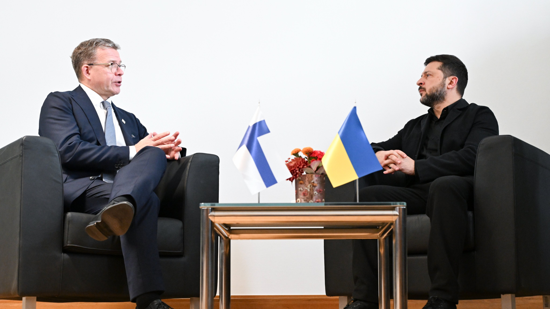 Зеленський та прем’єр Фінляндії обговорили удари РФ та потребу України в укриттях
