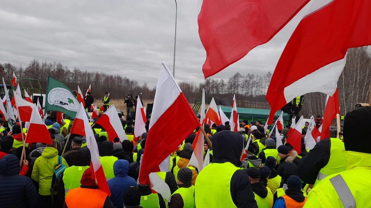 Polish farmers end blockade of border with Russia | Ukrainska Pravda