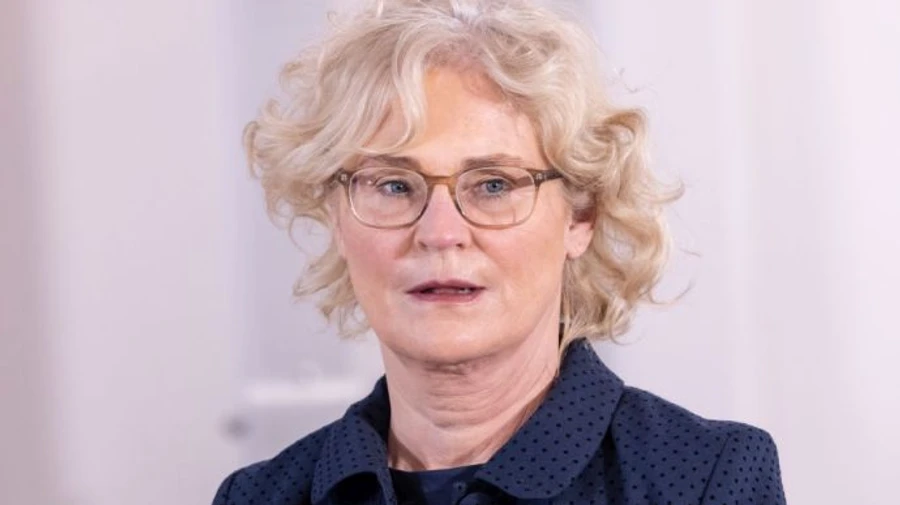 Міністр оборони Німеччини підтримала відмову постачати зброю: Україні потрібно не тільки це