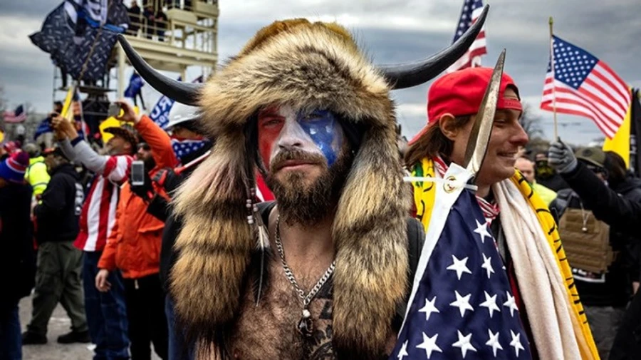 У США прихильники теорії змови QAnon готуються до справжньої інавгурації Трампа