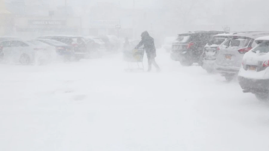 В нескольких областях до сих пор идет снег, движение по дорогам затруднено