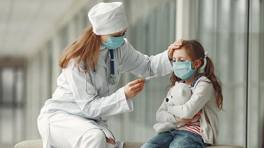 У Києві масовий спалах COVID-19 в інтернаті для дівчат: майже сотня хворих