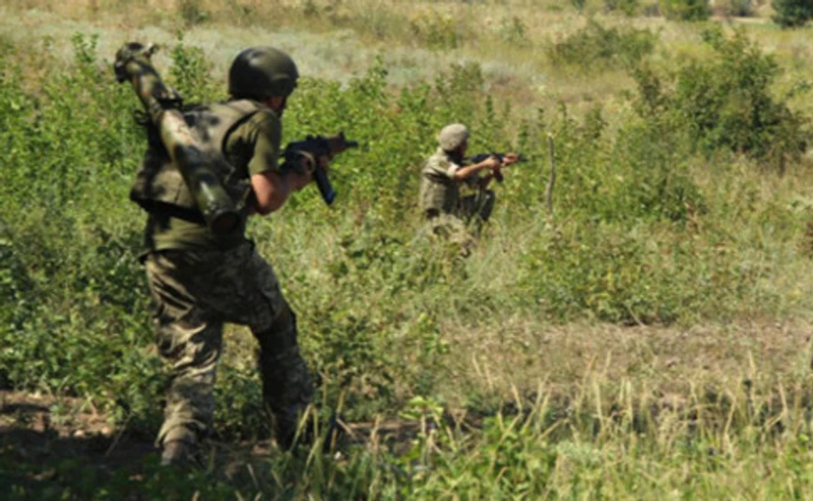 ООС: Боевики били из минометов, БМП и гранатометов, 4 раненых