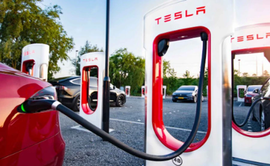 Маск анонсировал появление Tesla Supercharger в Украине