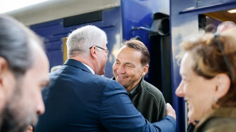 Глава МЗС Польщі Сікорський приїхав до Києва