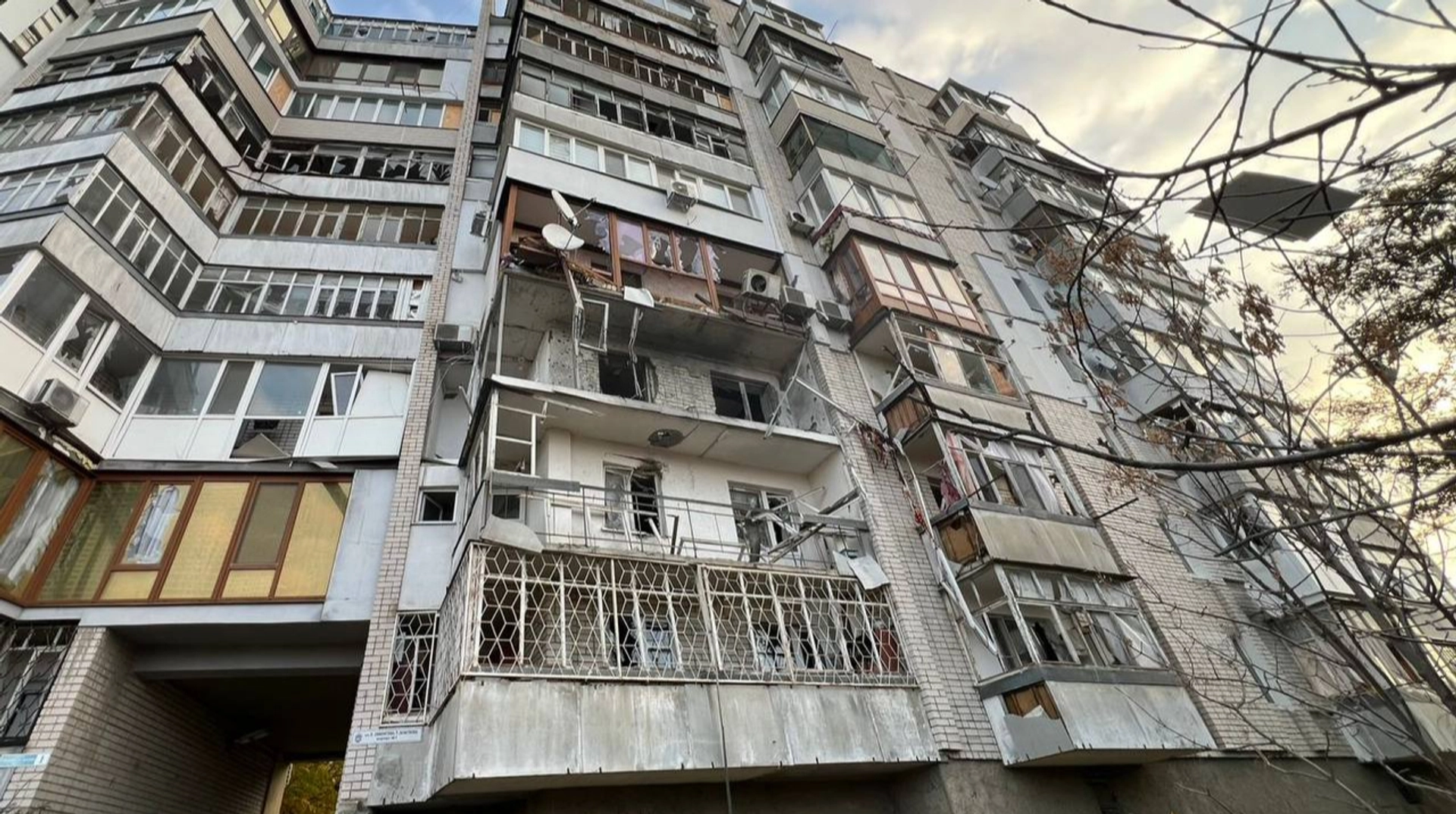Two women killed and 28 injured in Russian attack on Kherson