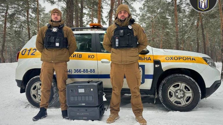 Киев начнут патрулировать охранники с мобильными зарядными станциями