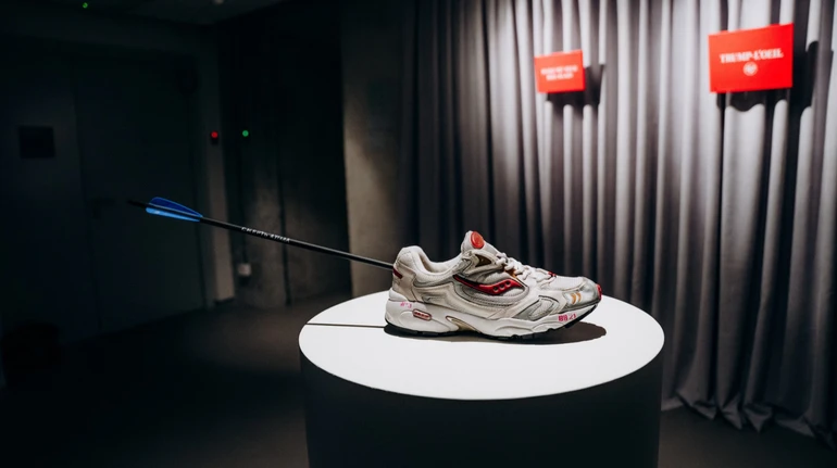 Одиночество художников и одиночество зрителей: выставка Смотря в разрывы IV в Jam Factory Art Center