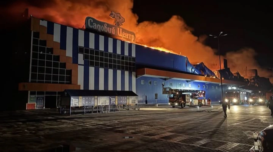 Six hits in one day: Russians destroy Epitsentr DIY shopping centre in Mykolaiv