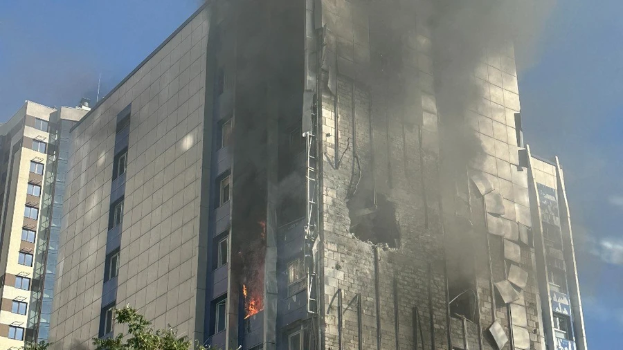 Росіяни вдарили дроном по адмінбудівлі в Одесі