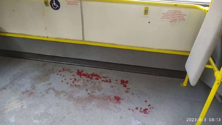 Russians shell Kherson with artillery: trolleybus hit, casualties reported