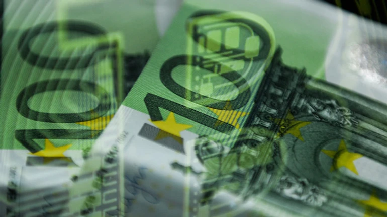 Мільйони українців ризикують заплатити податки зі своєї зарплати двічі. Як цього уникнути?