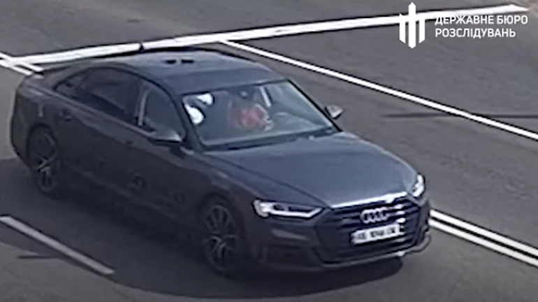 У ДБР кажуть, що допитали Трухіна і вивчили відео з камер на трасі: за кермом - людина в червоному