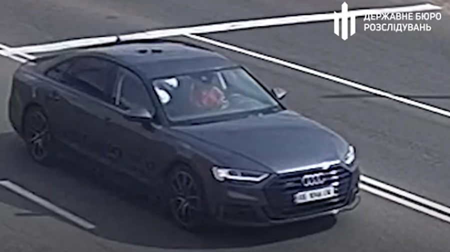 У ДБР кажуть, що допитали Трухіна і вивчили відео з камер на трасі: за кермом - людина в червоному