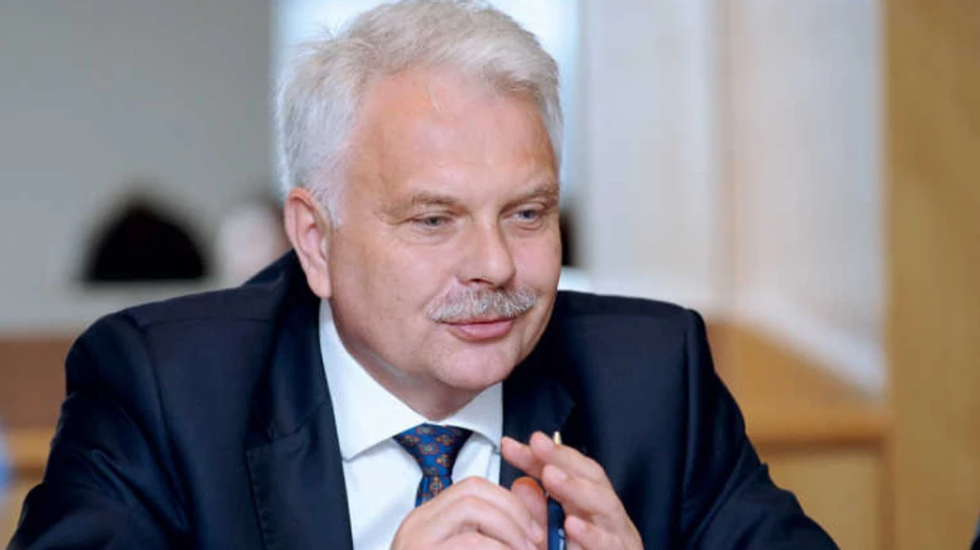 У Польщі визначились, яким категоріям пропонувати третю дозу ковід-вакцини