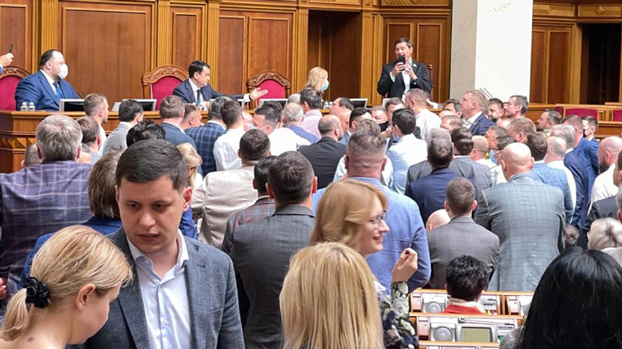 Расстрелять ОПЗЖ: в Раде после слов слуги произошла драка, сцепились Кива и Тищенко