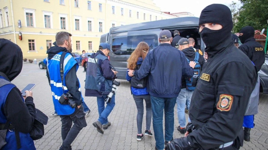 В Минске массово задерживают представителей СМИ