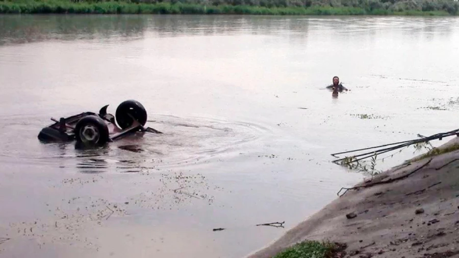 Прострелив голову і втопив із машиною: поліція за добу розкрила вбивство фермера
