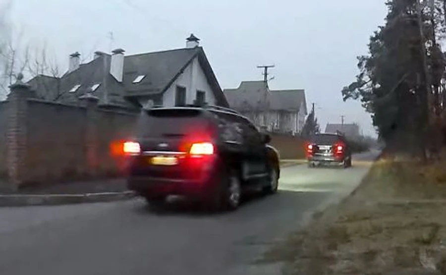 Тимошенко и Бойко сопровождает охрана, Королевская и Ткаченко ездят на чужих авто – СМИ