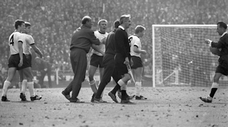 Ты решил в пользу королевы: как азербайджанский арбитр стал легендой чемпионатов мира