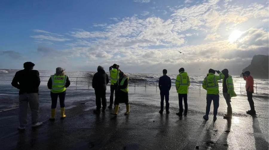 Двоє чоловіків зникли безвісти після різдвяного запливу в Англії