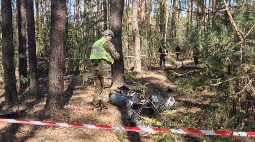Поліцейські вилучили бойову частину дрона "Герань-2" у лісосмузі Києва