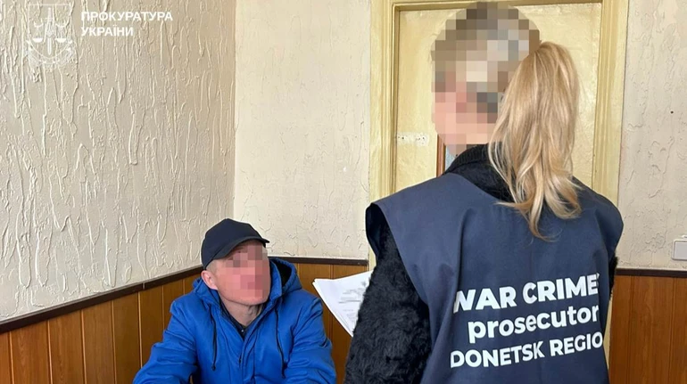 В Донецкой области российский военный два месяца насиловал местную женщину: его взяли в плен и вручили подозрение