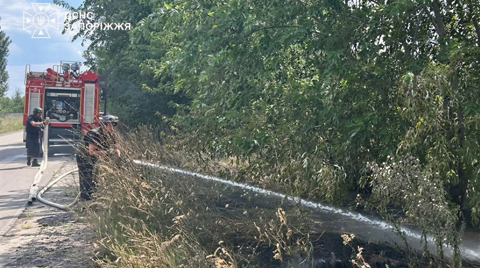 На Запоріжжі російський БпЛА вдарив по рятувальниках під час гасіння пожежі