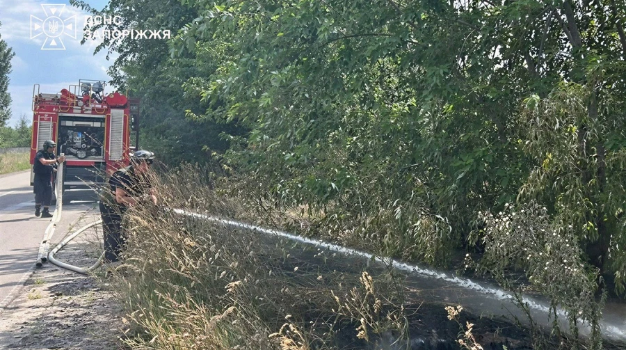 На Запоріжжі російський БпЛА вдарив по рятувальниках під час гасіння пожежі