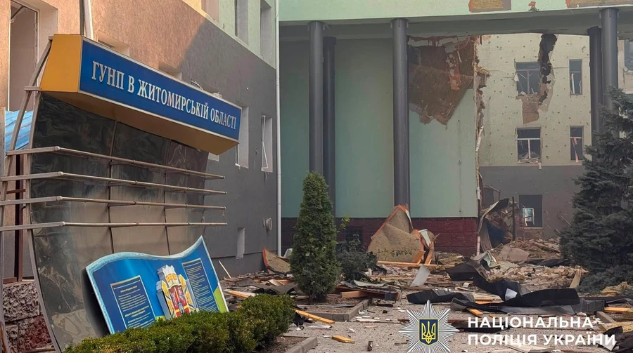 Росіяни влучили в будівлю поліції у Житомирі: 2 загиблих, 20 постраждалих