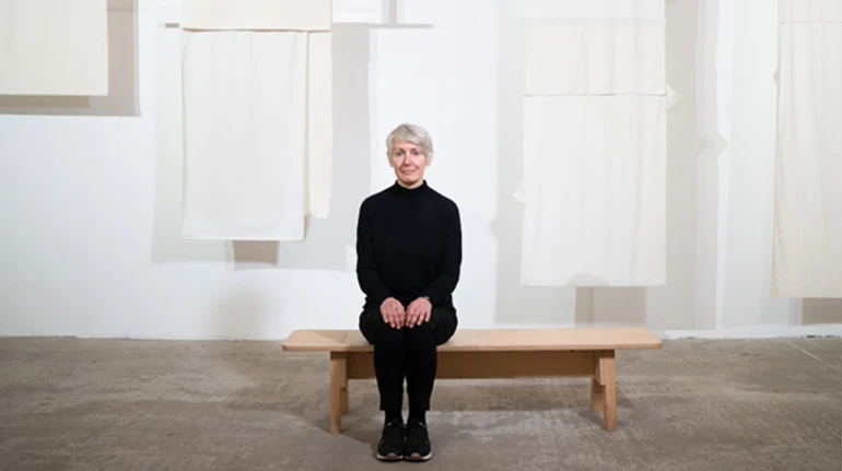 Остров любви во мраке войны. Художественный арсенал впервые в своей истории открыл персональную выставку действующей художницы