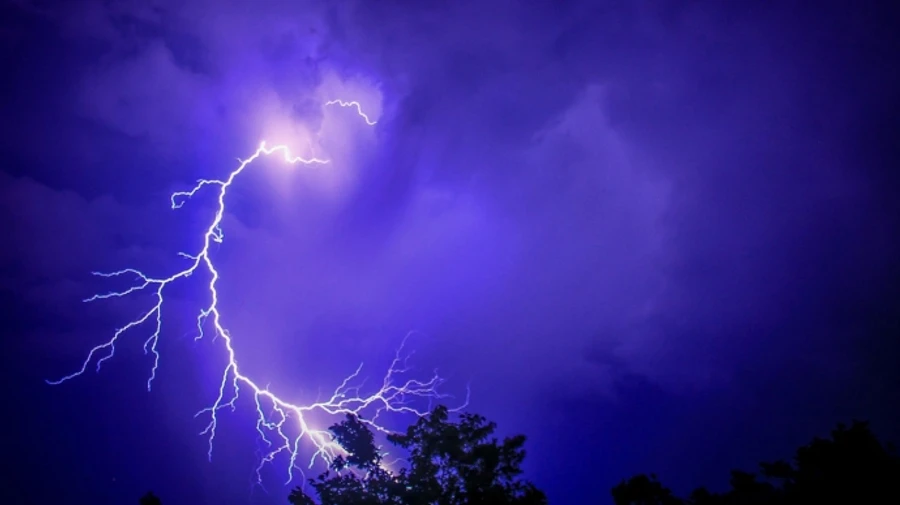 Не пугайтесь звуков грома: украинцев предупредили о грозах и граде 