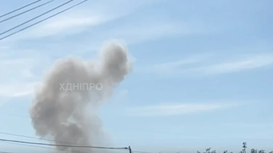 У районі Дніпра сталась пожежа через ворожу атаку, у Запоріжжі – вибухи