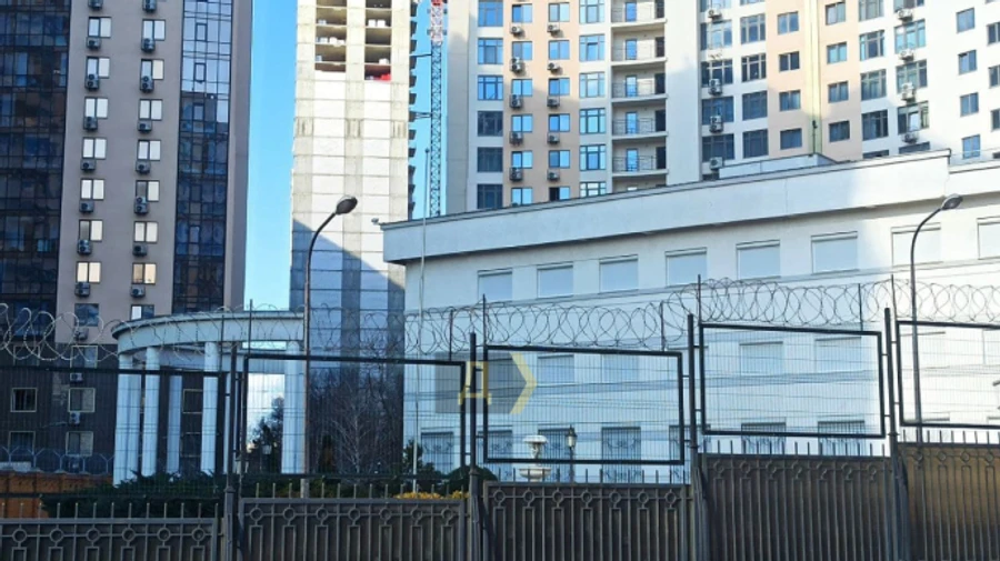 Россия начала эвакуацию дипломатов из Украины