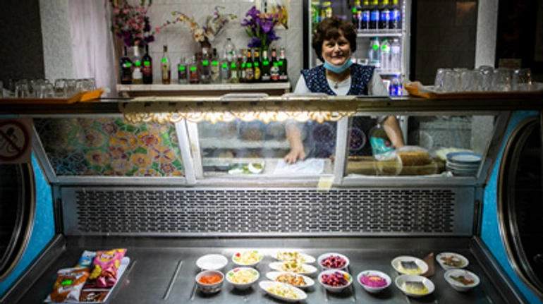 Без забулдыг и с рецептами 1982 года. Как работает самая старая в Харькове Пельменная