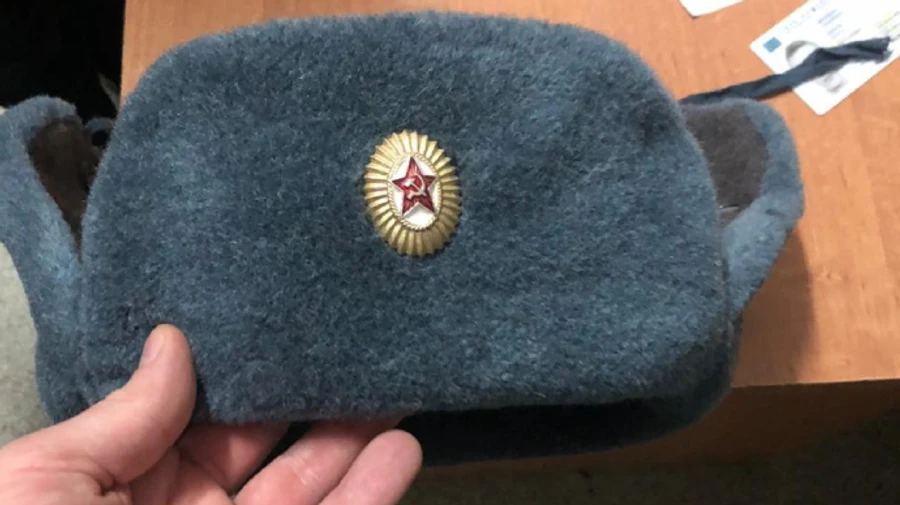 Киянин гуляв Львовом у шапці-вушанці з червоною зіркою