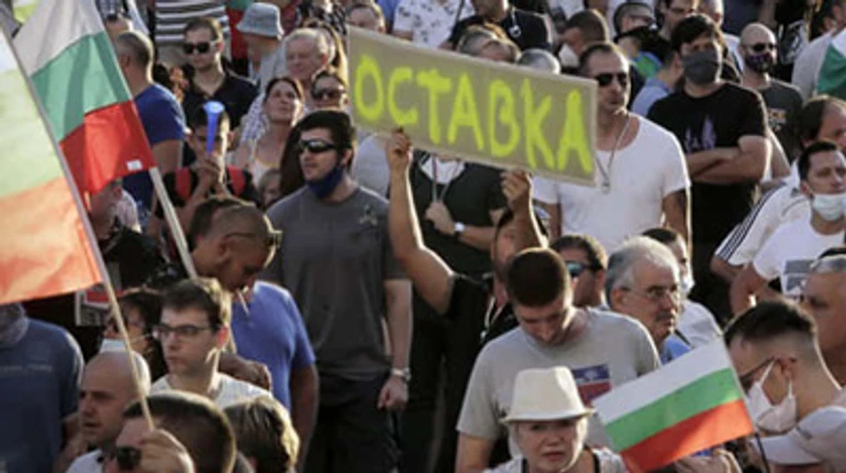 Ліки від протестів: навіщо Болгарія почала термінову зміну Конституції